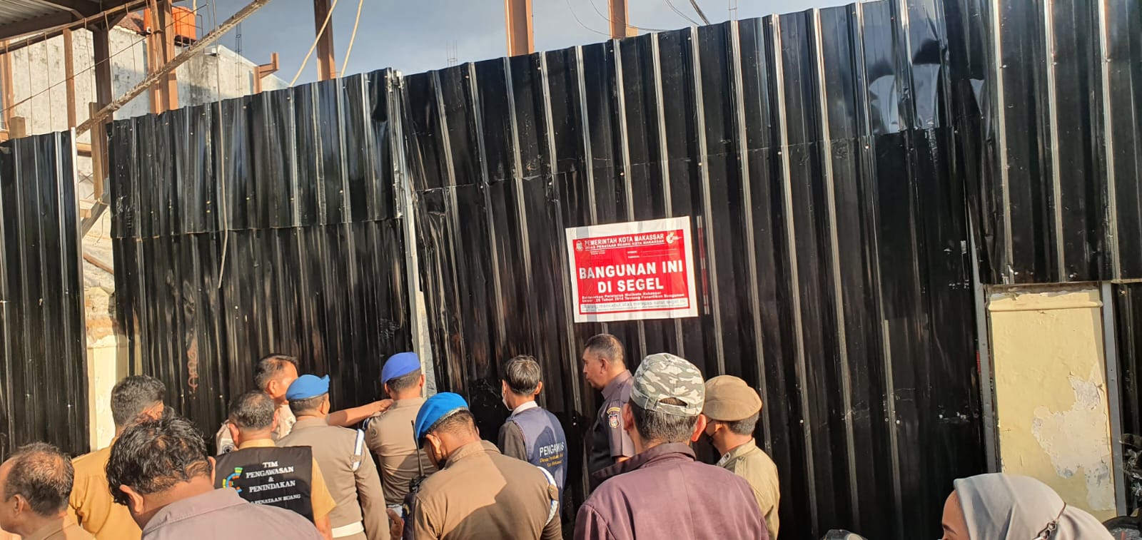 Tak Kantongi IMB, DPRD dan Distaru Makassar Segel Bangunan di Boulevard 